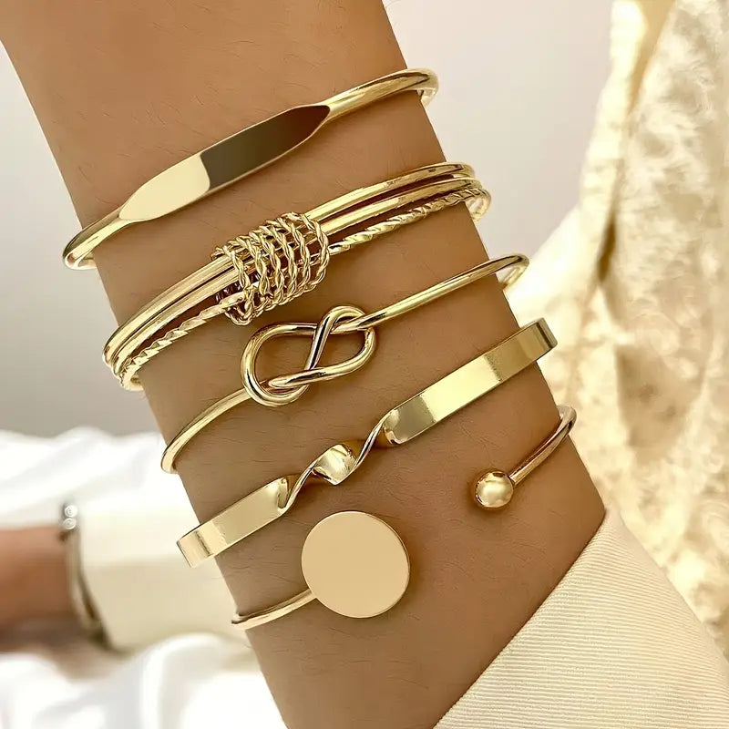 Elegantes Goldenes Armband Set