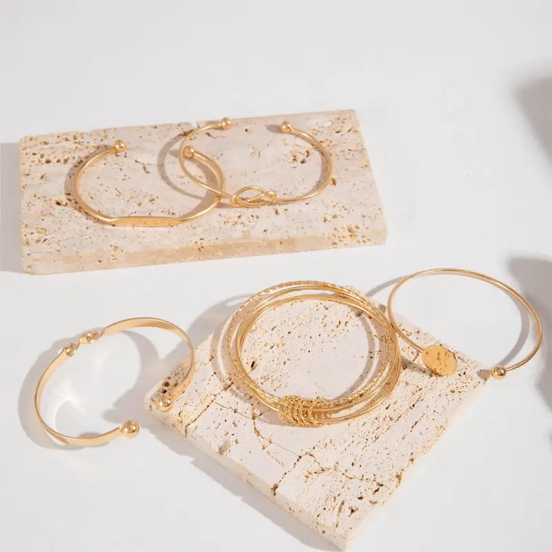 Elegantes Goldenes Armband Set