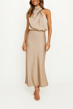 Benthe – Satin-Midikleid mit One-Shoulder-Ausschnitt