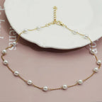 Elegante Goldene Halskette mit Perlen