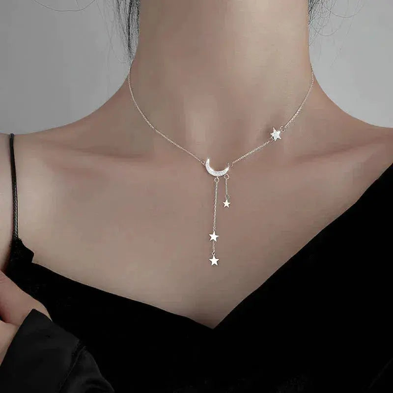 Elegante Silber Halskette mit Mond und Sternen