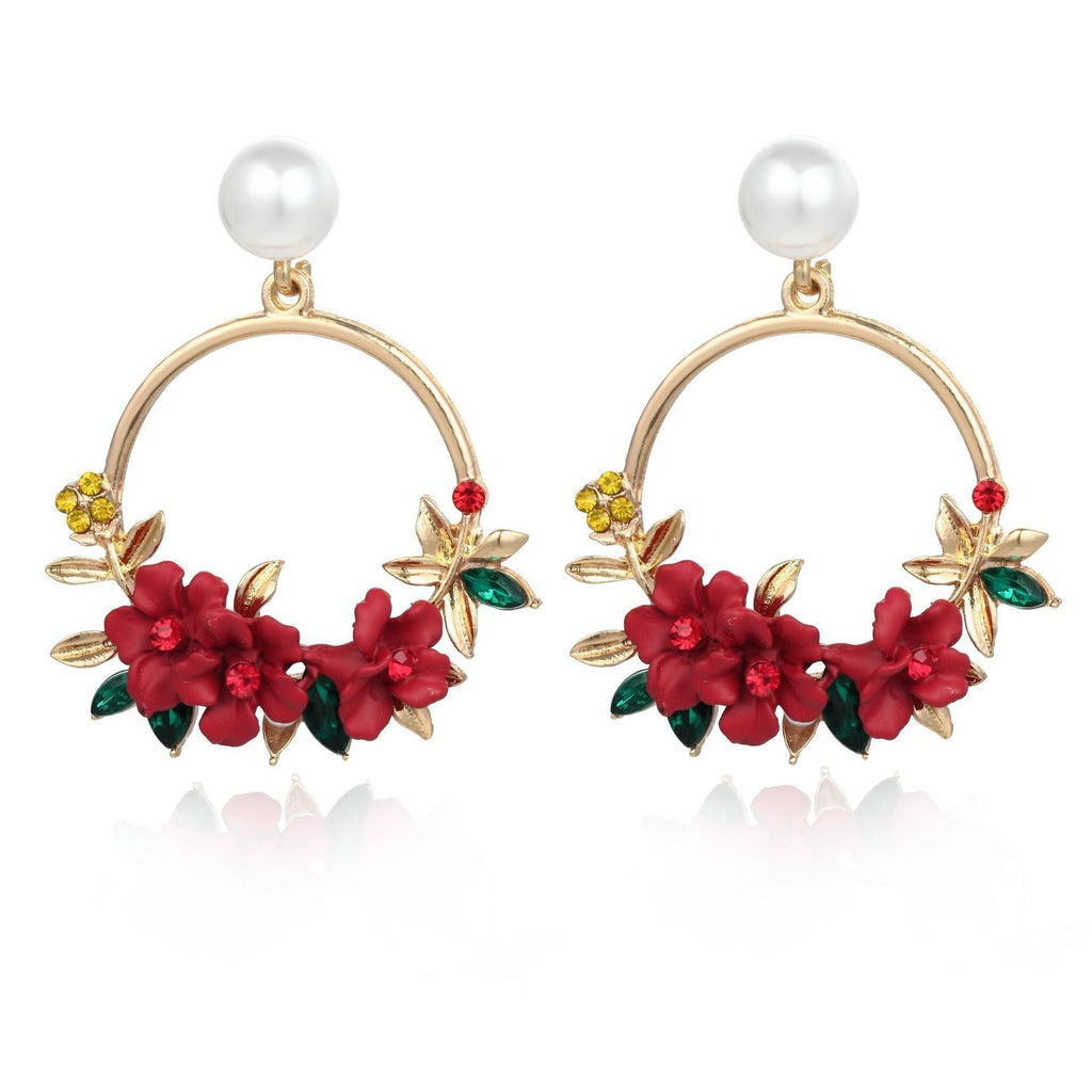 Elegante Goldohrringe mit Blumen und Perlen