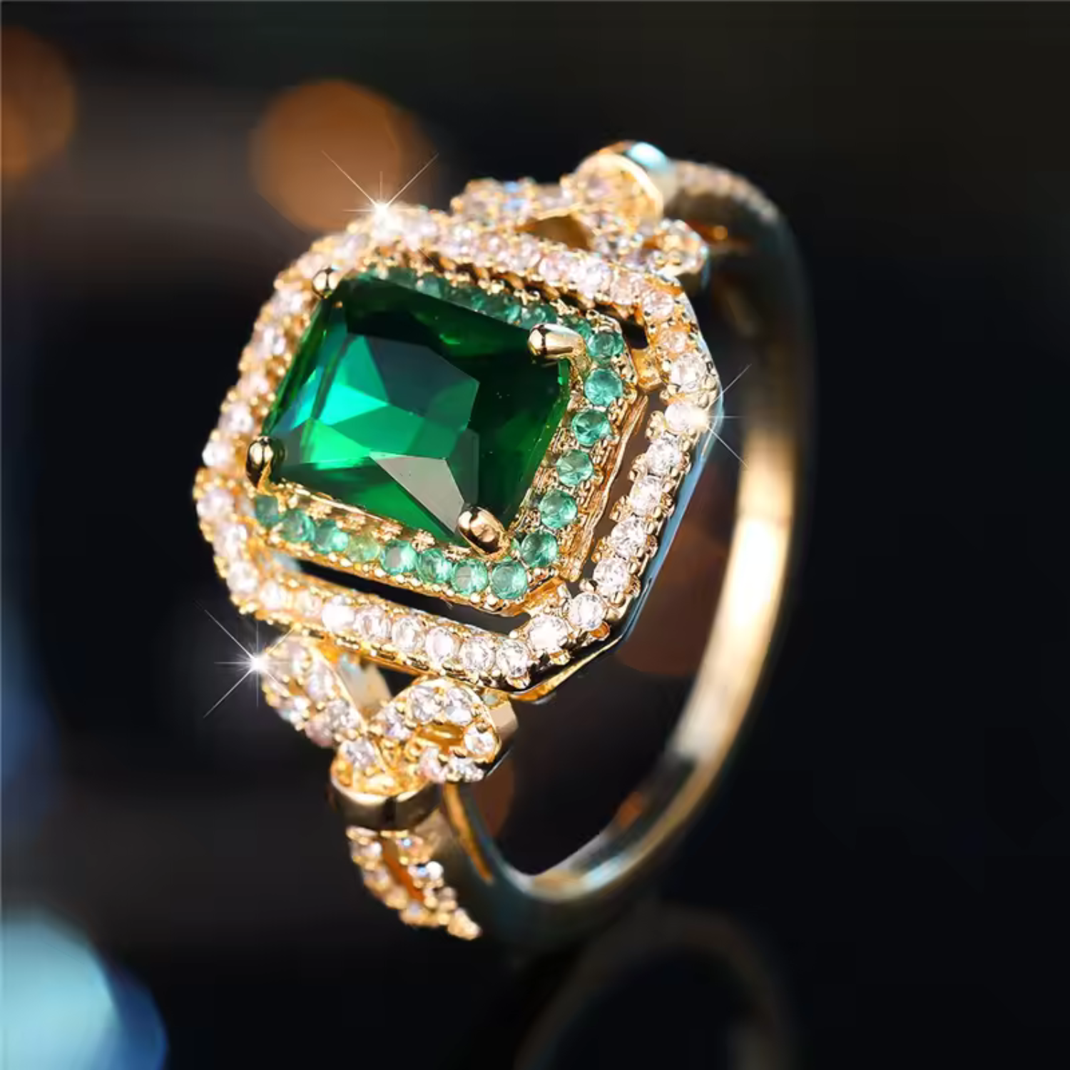 Eleganter Goldener Smaragdstensring