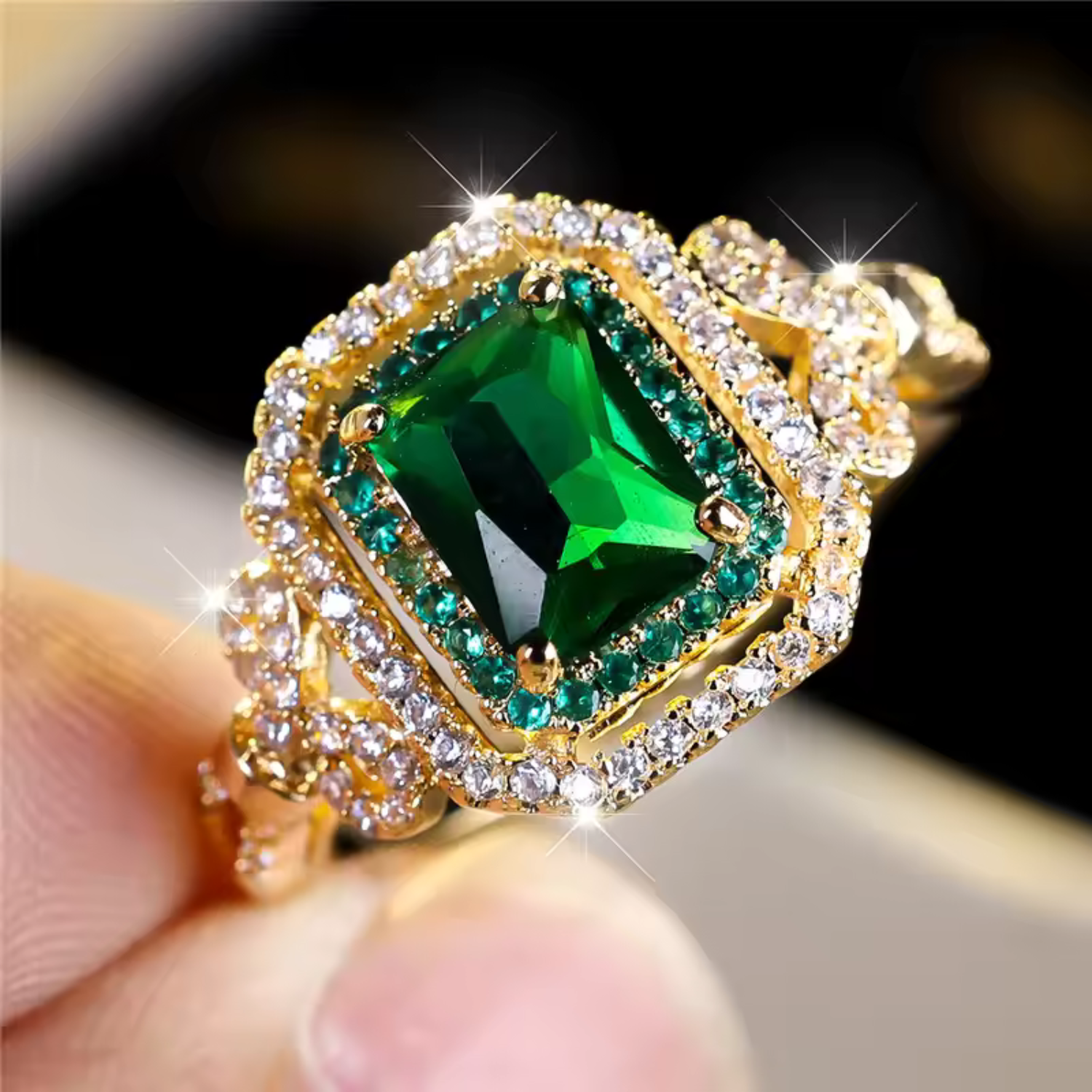 Eleganter Goldener Smaragdstensring