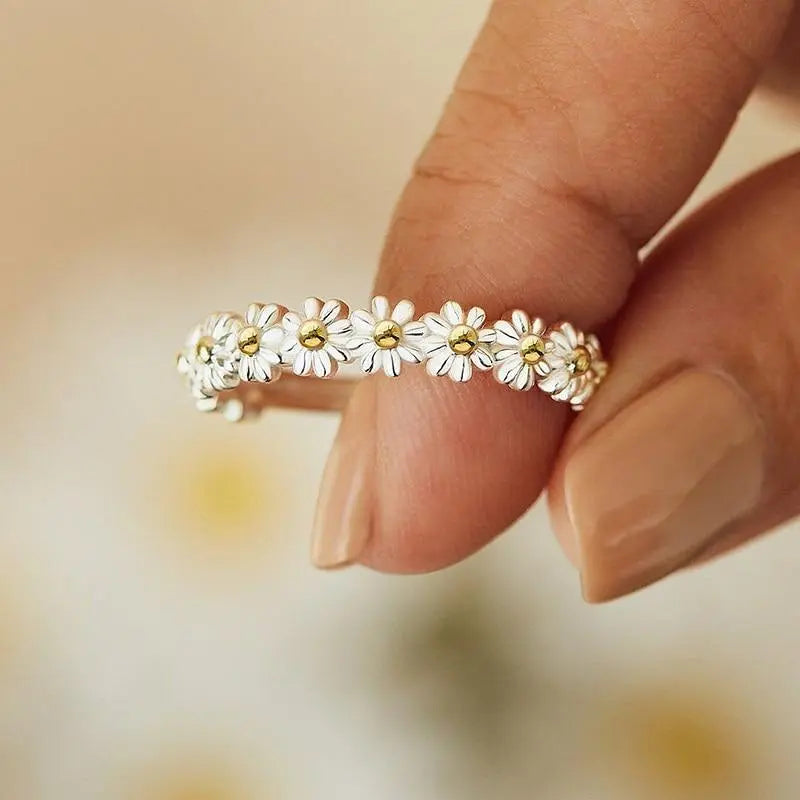 Silberner Gänseblümchen Ring mit Handbemaltem Emaille