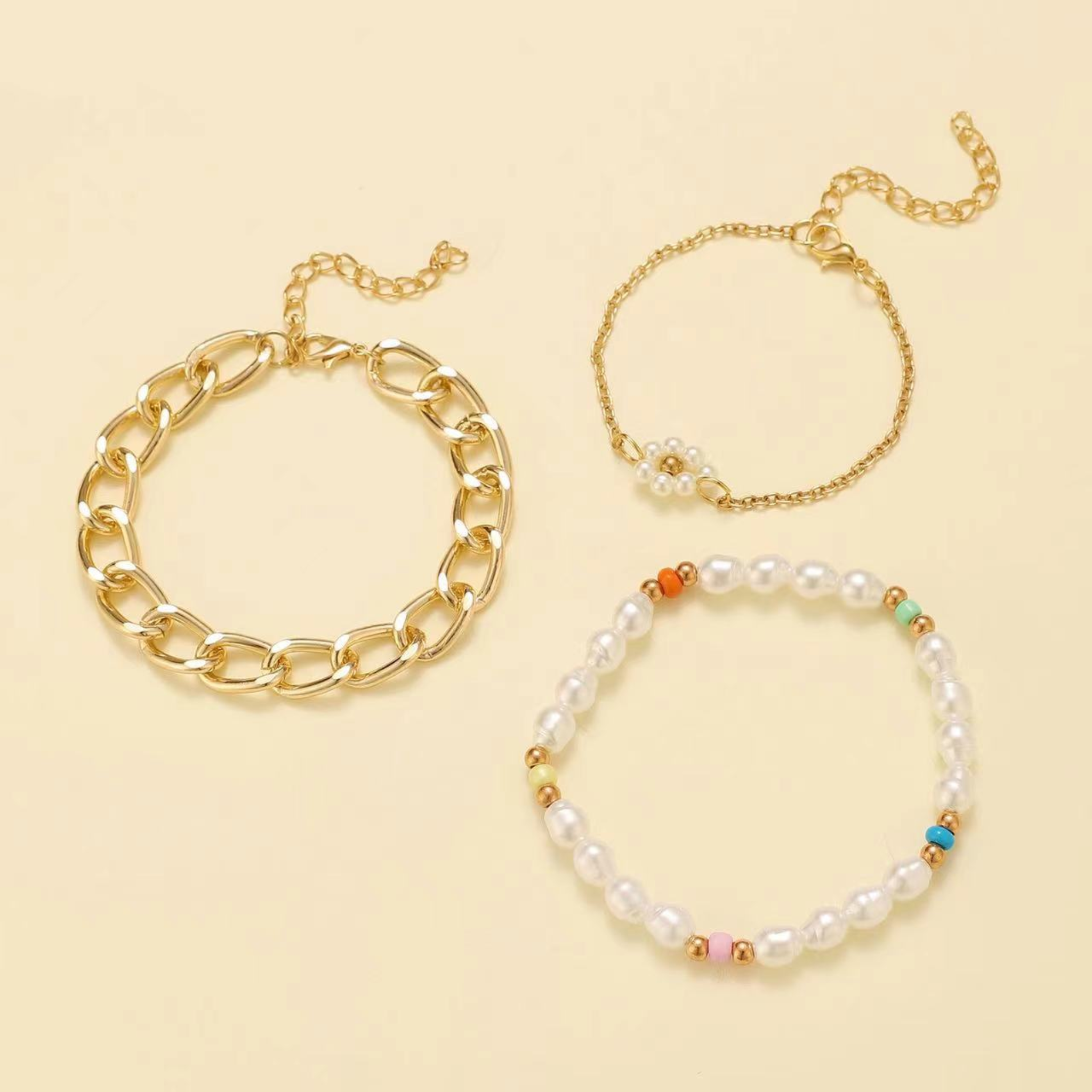 Set aus Gänseblümchen Perlenarmbändern