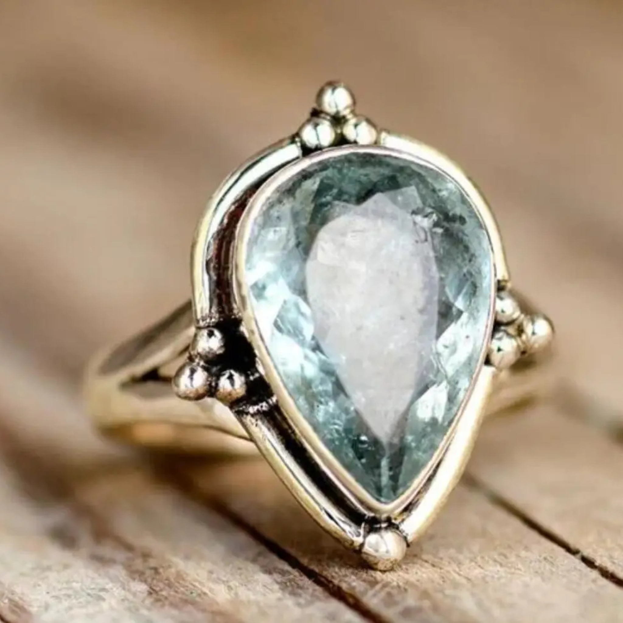 Eleganter Edelsteinring
