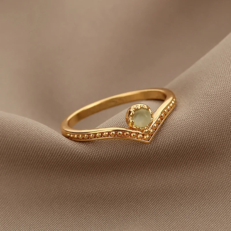 Eleganter Goldener Wassertropf Opal Kronenring