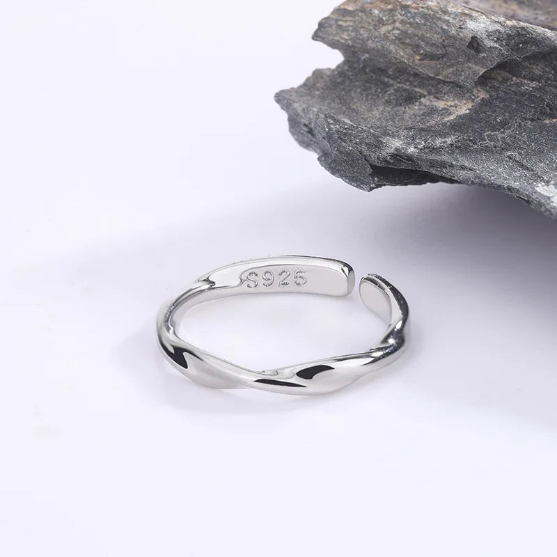 Zeitloser Sterlingsilber Gedrehter Draht Ring