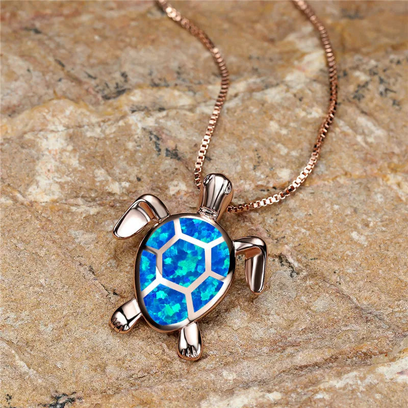 Vintage Goldene Halskette mit Grünem Feueropal Schildkröten Anhänger
