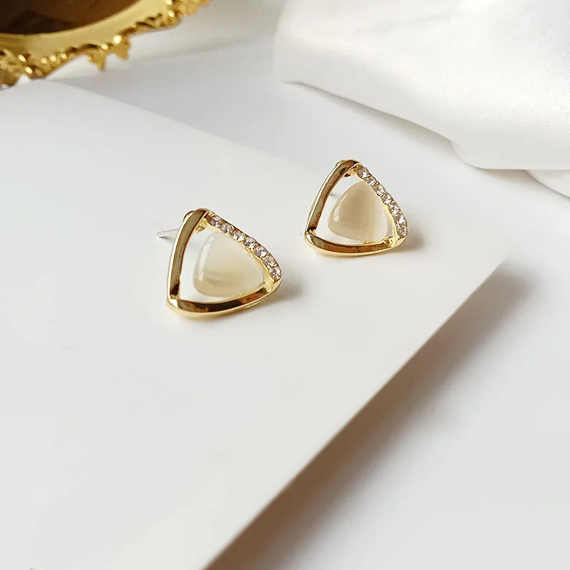 Elegante Dreiecks Ohrringe mit Opal und Kristall