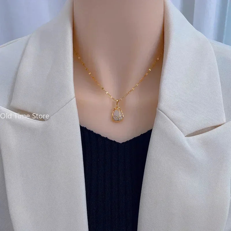 Elegante Goldene Tulpen Halskette mit Pinkem Kristall Anhänger