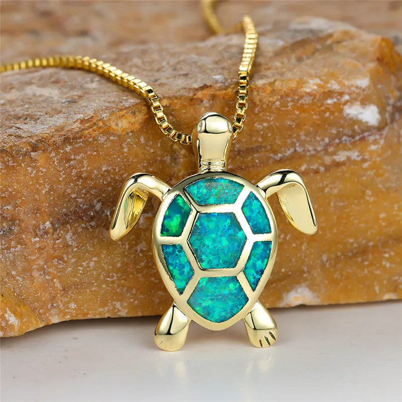 Vintage Goldene Halskette mit Grünem Feueropal Schildkröten Anhänger