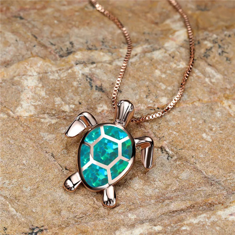 Vintage Goldene Halskette mit Grünem Feueropal Schildkröten Anhänger