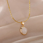 Schicke Goldene Edelstahl Halskette mit Wassertropf Opal Anhänger