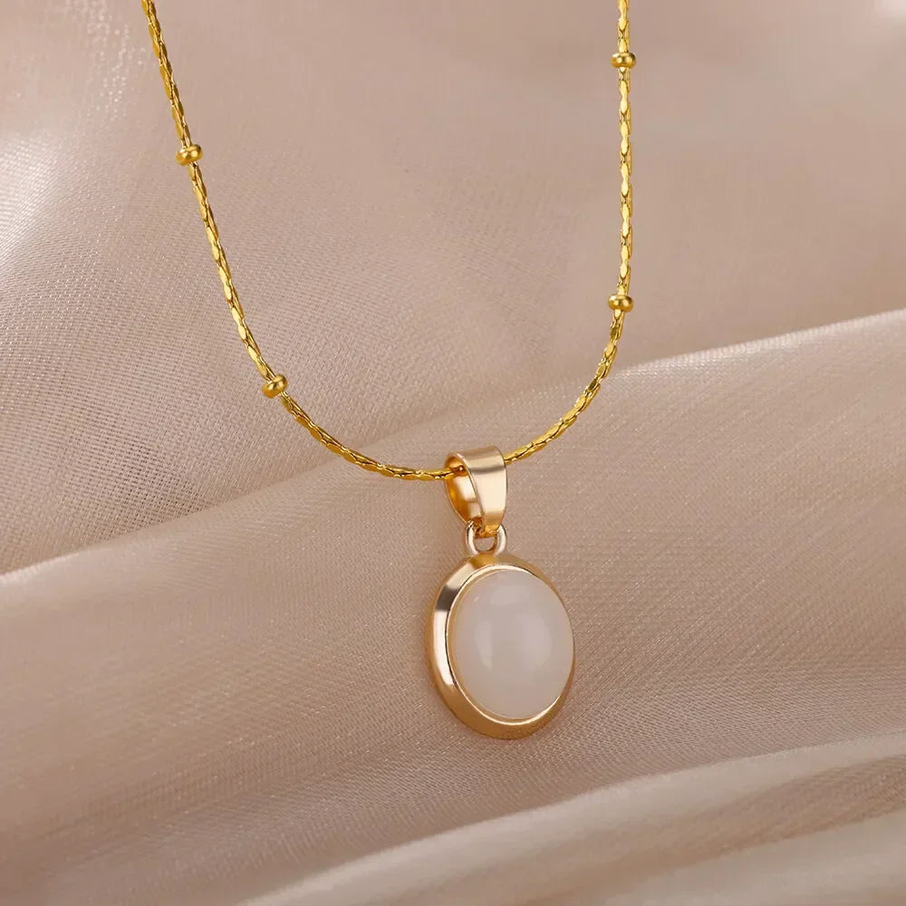 Schicke Goldene Edelstahl Halskette mit Wassertropf Opal Anhänger