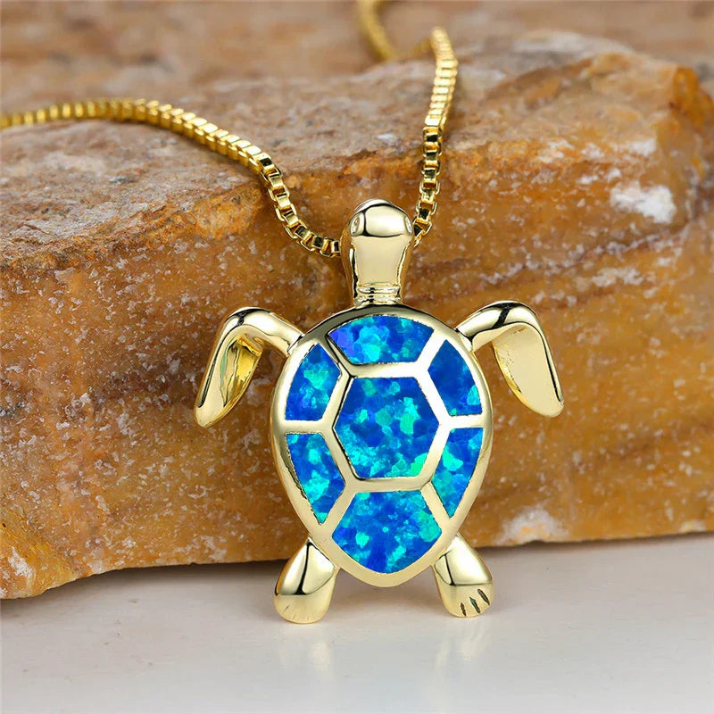 Vintage Goldene Halskette mit Grünem Feueropal Schildkröten Anhänger
