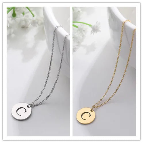 Elegante Goldbuchstaben Anhänger Halskette