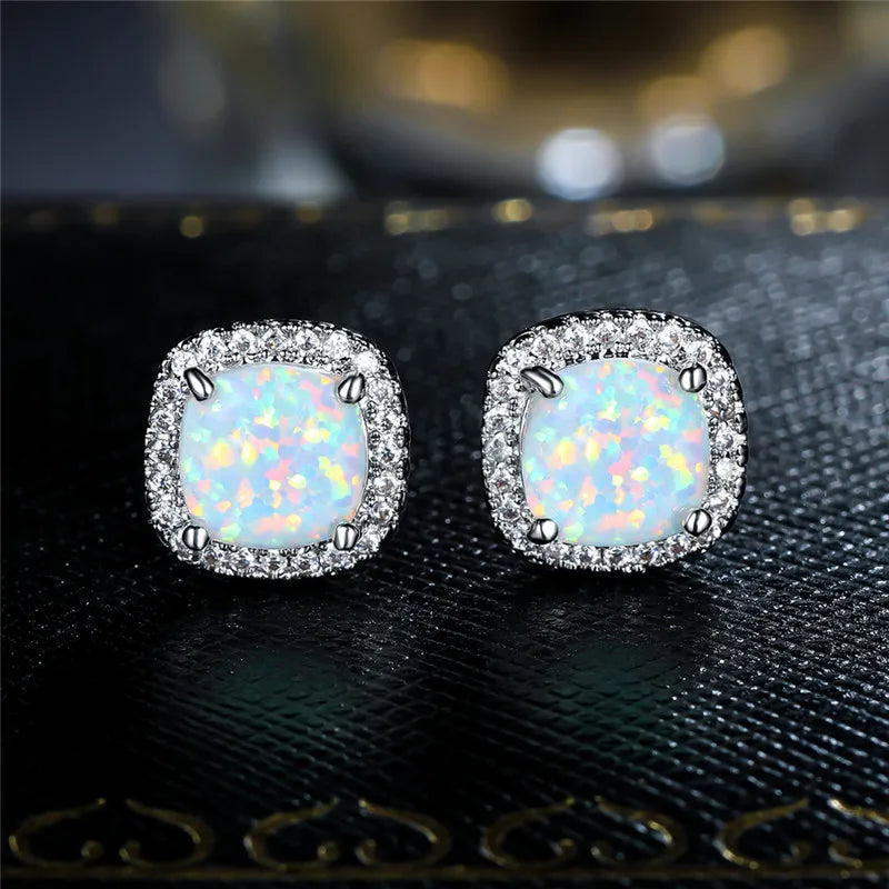 Elegante Silberne Runde Weißer Fire Opal Stecker Ohrringe