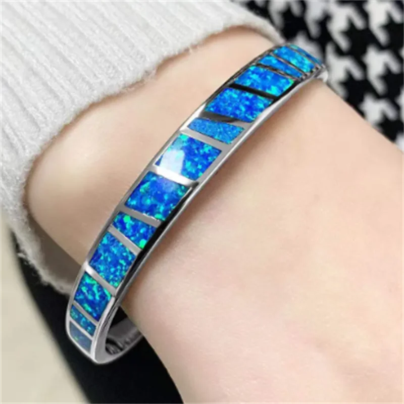 Eleganter Silberner Blauer Feueropal Verstellbarer Armreif