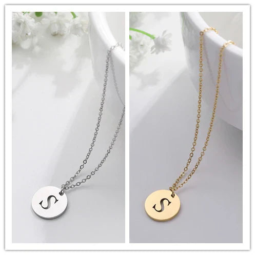 Elegante Goldbuchstaben Anhänger Halskette