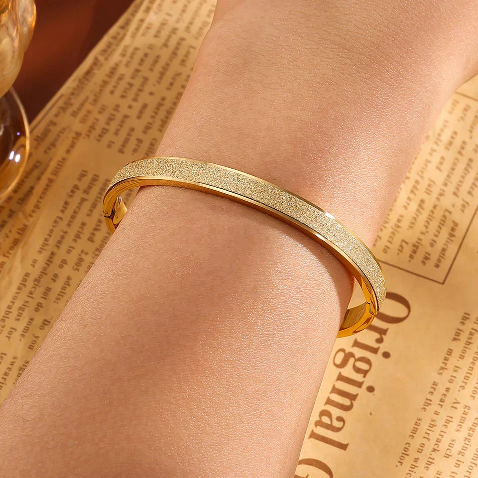Elegante Minimalistische Goldarmreifen