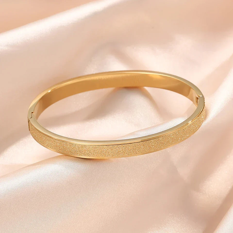 Elegante Minimalistische Goldarmreifen