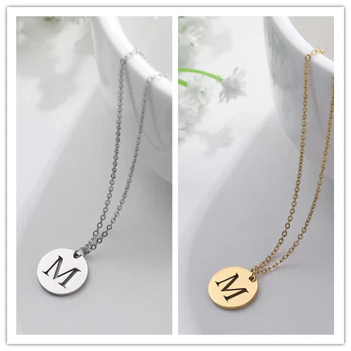 Elegante Goldbuchstaben Anhänger Halskette