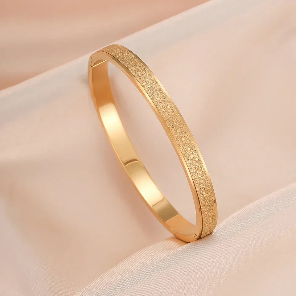 Elegante Minimalistische Goldarmreifen