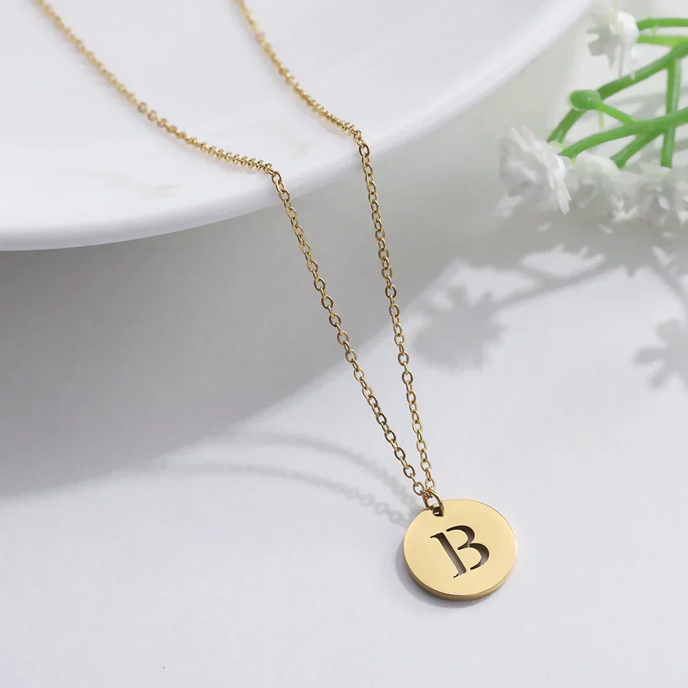 Elegante Goldbuchstaben Anhänger Halskette