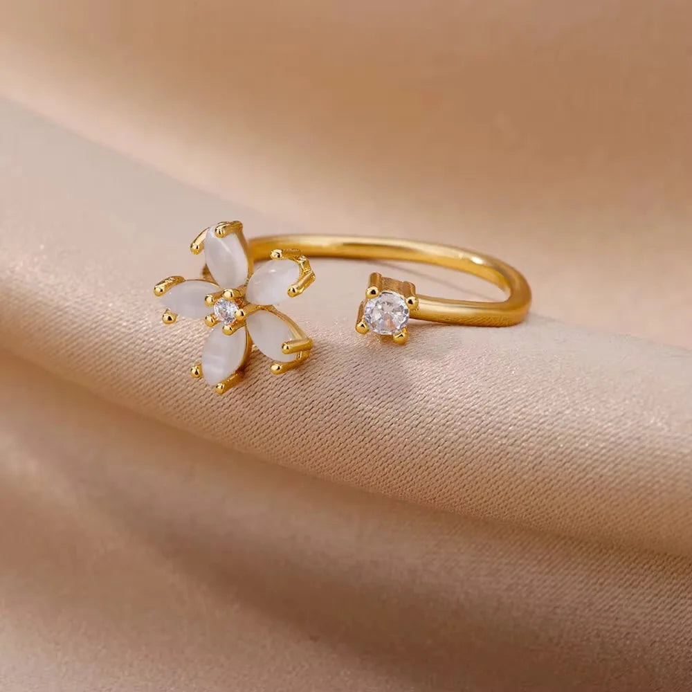 Romantischer Goldener Zirkonia Fünfblättriger Blumenring