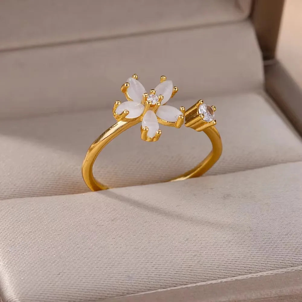 Romantischer Goldener Zirkonia Fünfblättriger Blumenring