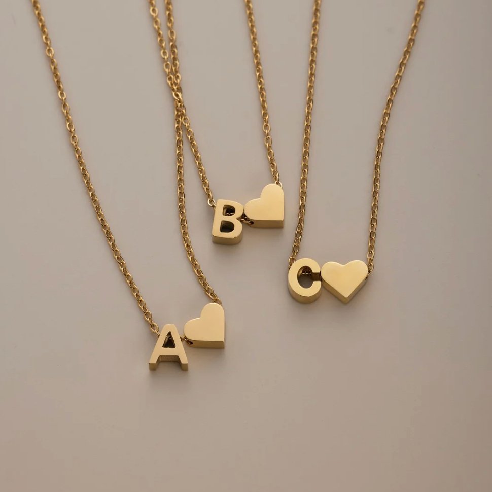 Zeitlose Initialen Halskette mit Herz Charm