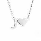 Zeitlose Initialen Halskette mit Herz Charm