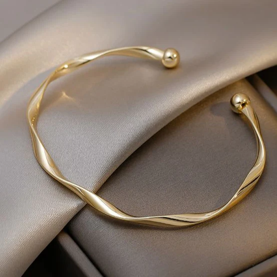 Elegantes Geflochtenes Mesh Armband mit Offenem Design