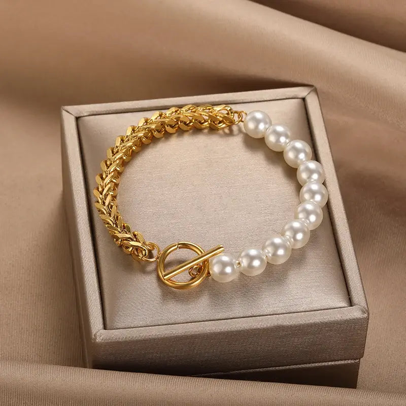 Elegantes Goldenes Perlenarmband