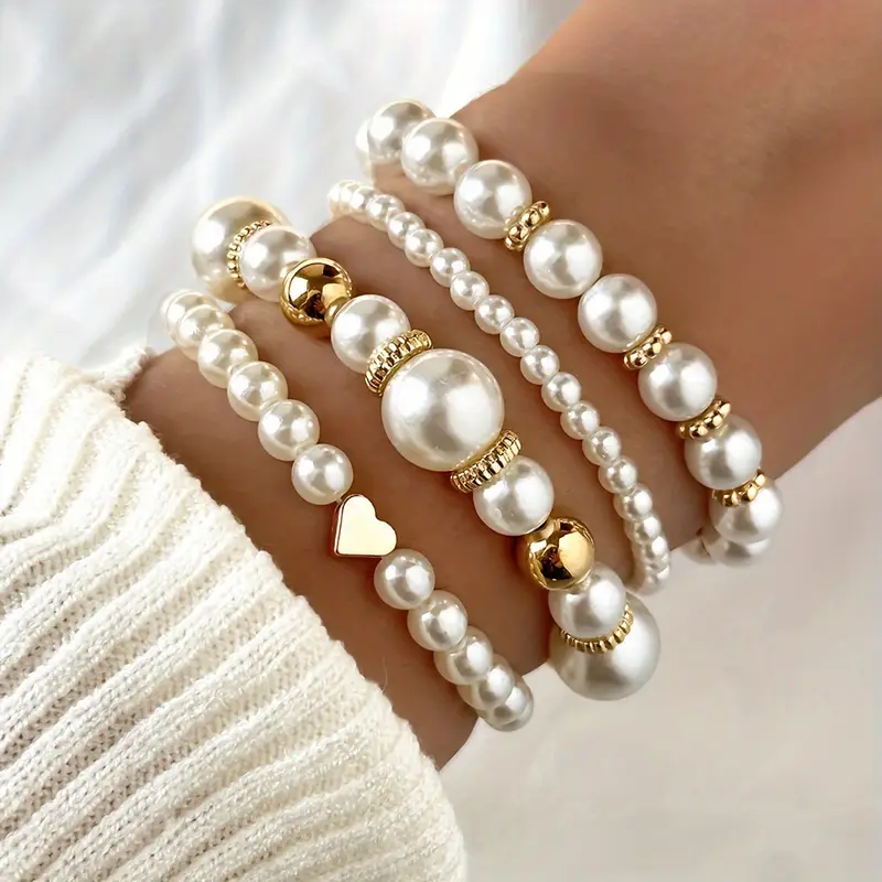 Set zeitloser Perlenarmbänder