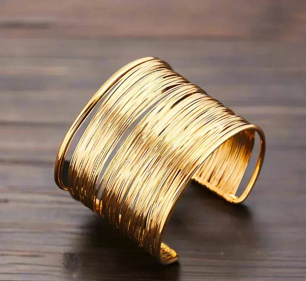 Elegantes Goldenes Armband