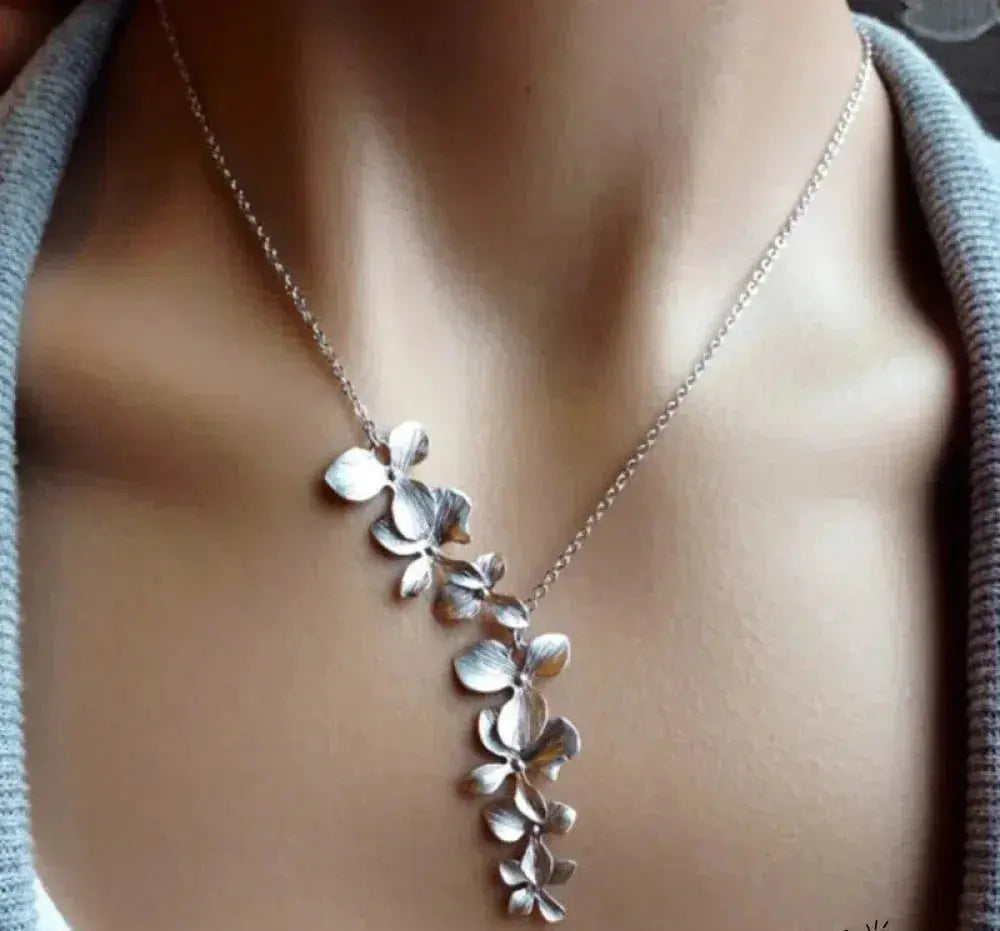 Zeitlose Silber Halskette mit Blumen Anhänger